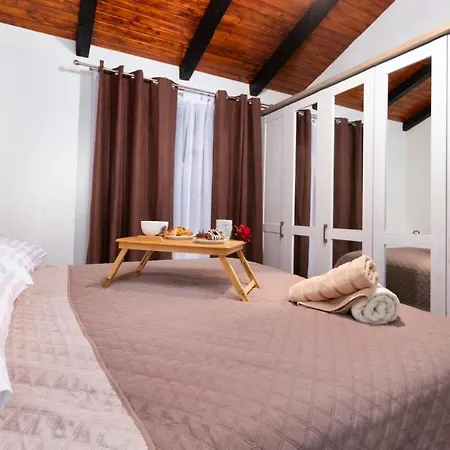Vintage Winehouse Backov Holiday home *