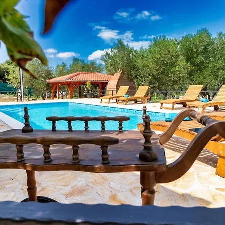 Vintage Winehouse Backov Holiday home *